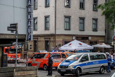 Stuttgart: Geschaeftshaus nach Gasgeruch evakuiert.